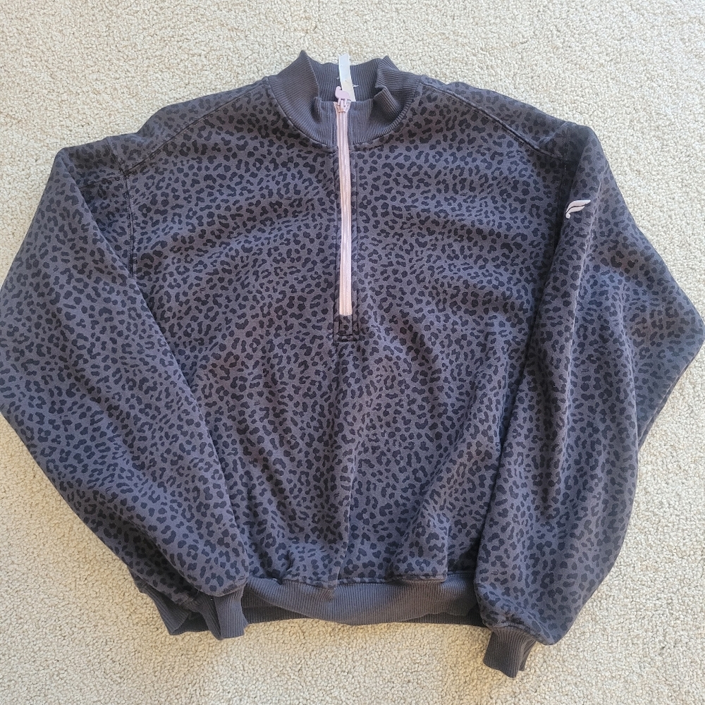 Fabletics Forever Fleece Lined 1/2 zip Comfy Leopard Gray Sweatshirt Small - Picture 3 of 9